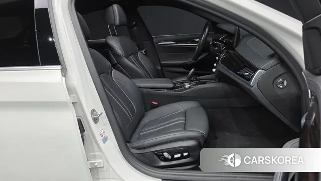 BMW 5 Series (G30) 2021 Белый из Кореи, фото 2