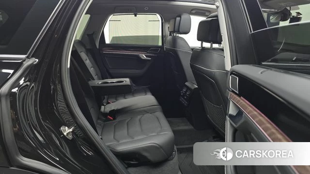 Volkswagen Touareg 3rd generation 2025 Черный из Кореи, фото 2