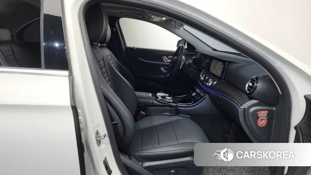 Mercedes-Benz E-Class W213 2018 Белый из Кореи, фото 2