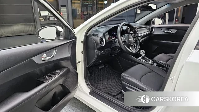 Kia The New K3 2nd generation 2021 Белый из Кореи, фото 2