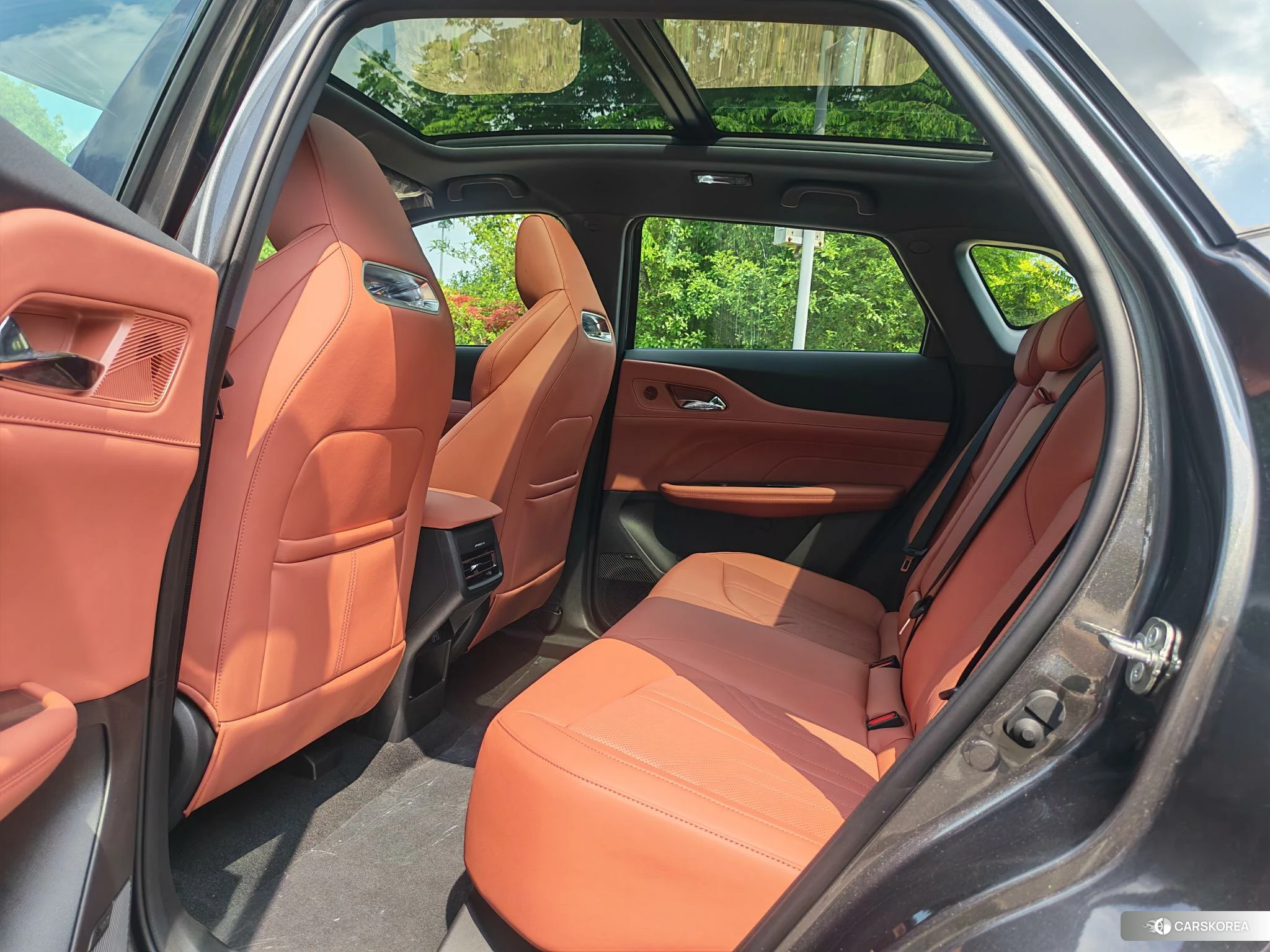 Chang'an UNI-Z PHEV 2026 Темно-серый из Китая, фото 2