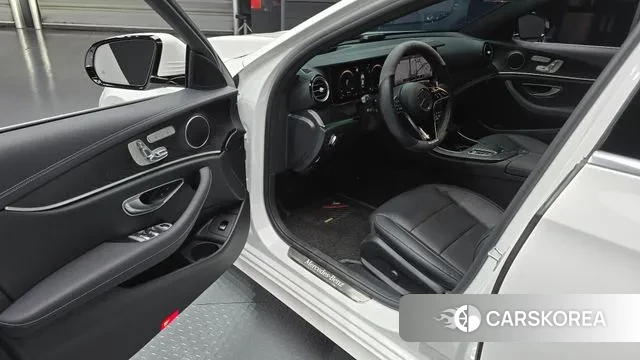 Mercedes-Benz E-Class W213 2023 Белый из Кореи, фото 2