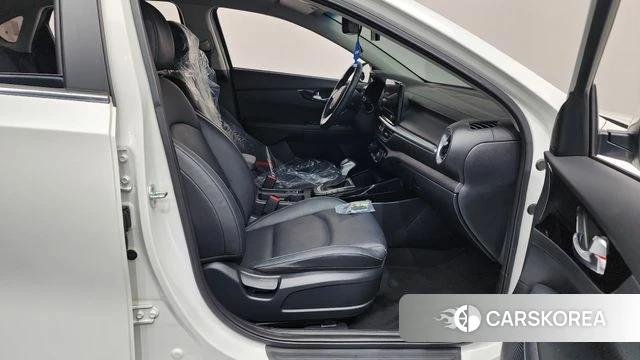 Kia The New K3 2nd generation 2021 Белый из Кореи, фото 2