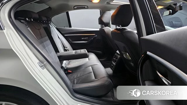 BMW 3 Series (F30) 2018 Белый из Кореи, фото 2