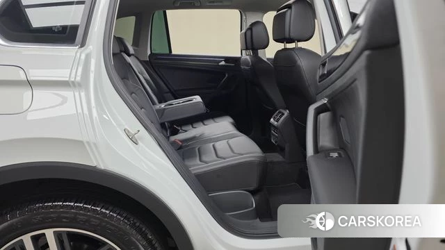 Volkswagen Tiguan second Generation 2022 Белый из Кореи, фото 2