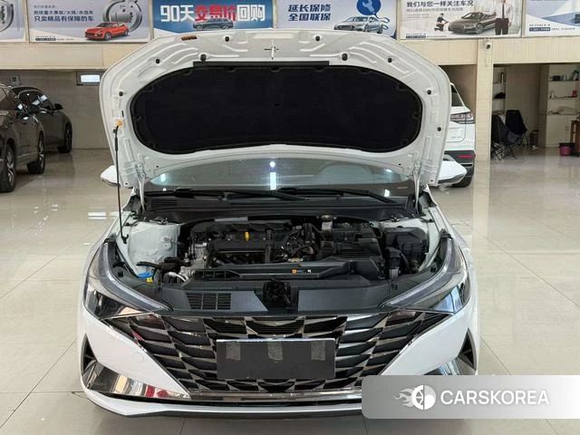 Hyundai Elantra 2023 Белый из Китая, фото 2