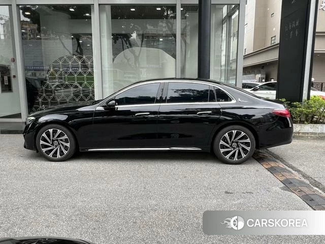 Mercedes-Benz E-class 2025 Черный из Китая, фото 2