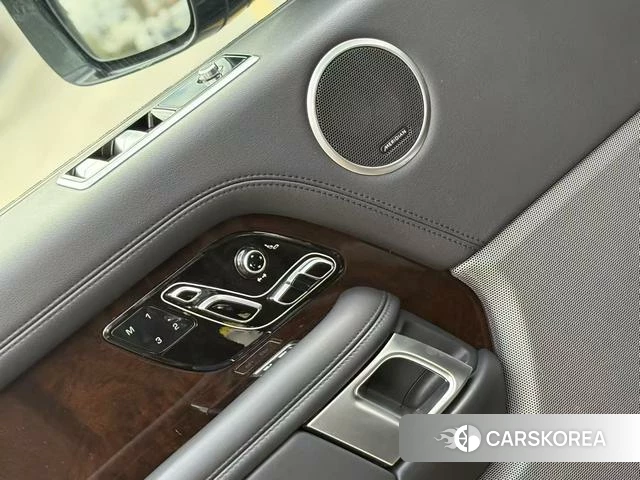 Land Rover Range Rover 2021 Черный из Китая, фото 2