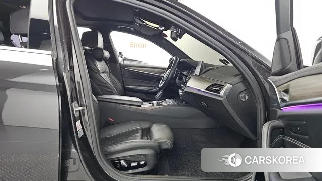 BMW 5 Series (G30) 2018 Серый из Кореи, фото 2