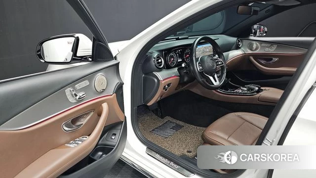 Mercedes-Benz E-Class W213 2018 Белый из Кореи, фото 2