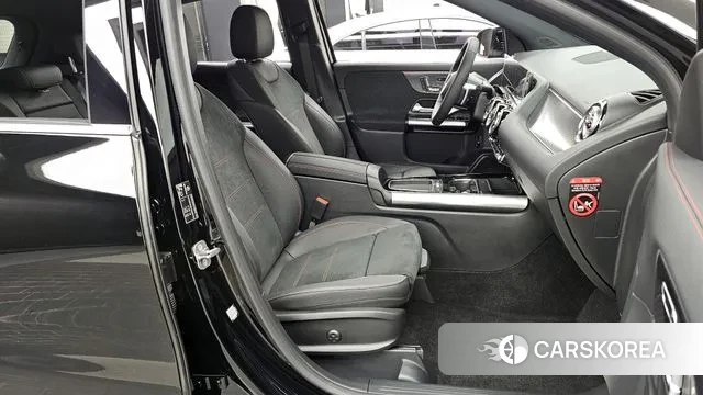 Mercedes-Benz GLA - Class H247 2025 Черный из Кореи, фото 2