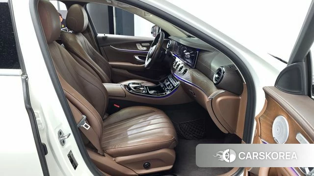 Mercedes-Benz E-Class W213 2020 Белый из Кореи, фото 2