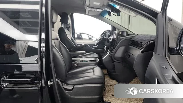 Hyundai Staria 2022 Черный из Кореи, фото 2