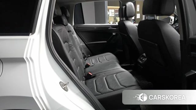 Volkswagen Tiguan second Generation 2020 Белый из Кореи, фото 2