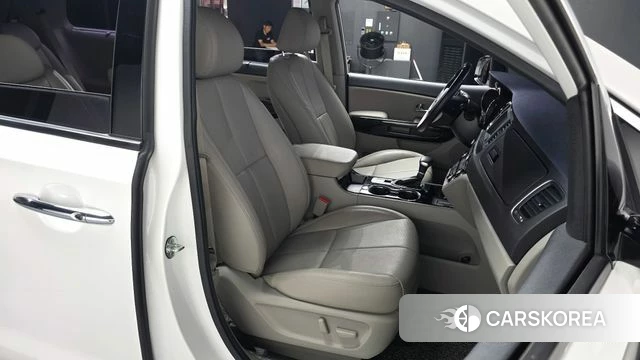 Kia The New Carnival 2019 Белый из Кореи, фото 2