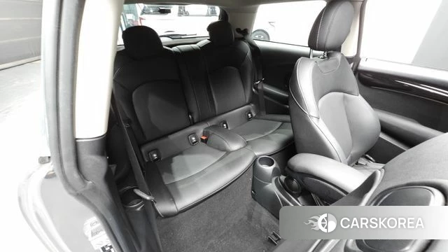 Mini Cooper 2024 Серебряный из Кореи, фото 2