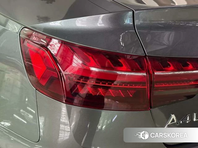 Audi A4L 2023 Темно-серый из Китая, фото 2