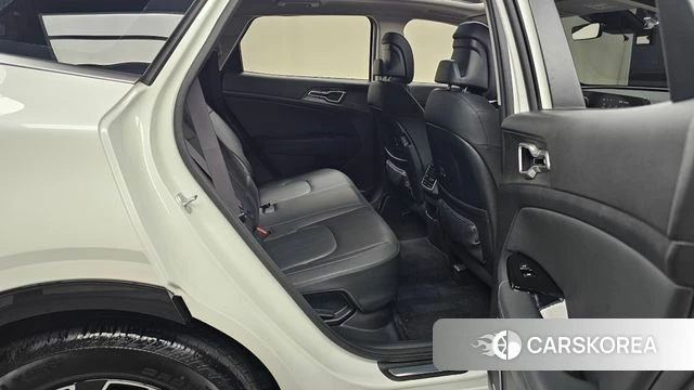 Kia Sportage 5th Generation Hybrid 2023 Белый из Кореи, фото 2
