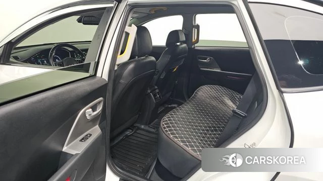 Kia Niro Plus 2023 Белый из Кореи, фото 2