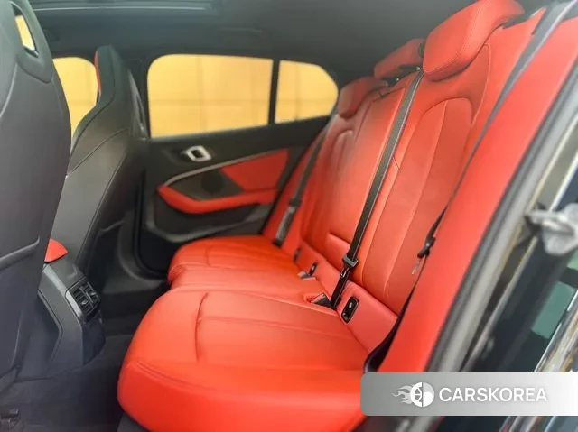 BMW 1 Series (F40) 2022 Черный из Кореи, фото 2