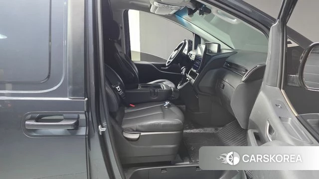 Hyundai Staria 2023 Серый из Кореи, фото 2