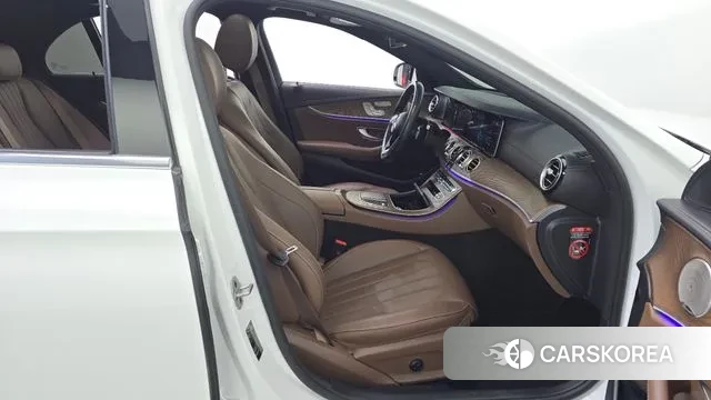 Mercedes-Benz E-Class W213 2022 Белый из Кореи, фото 2