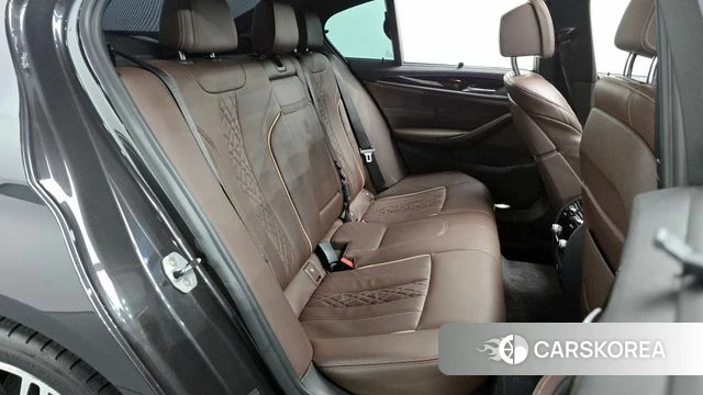 BMW 5 Series (G30) 2018 Серый из Кореи, фото 2