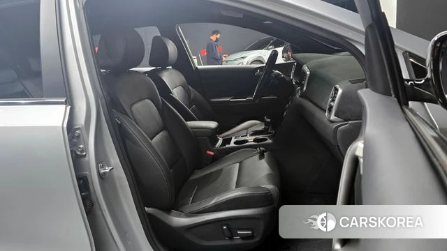 Kia Sportage The Bold 2021 Серебряный из Кореи, фото 2