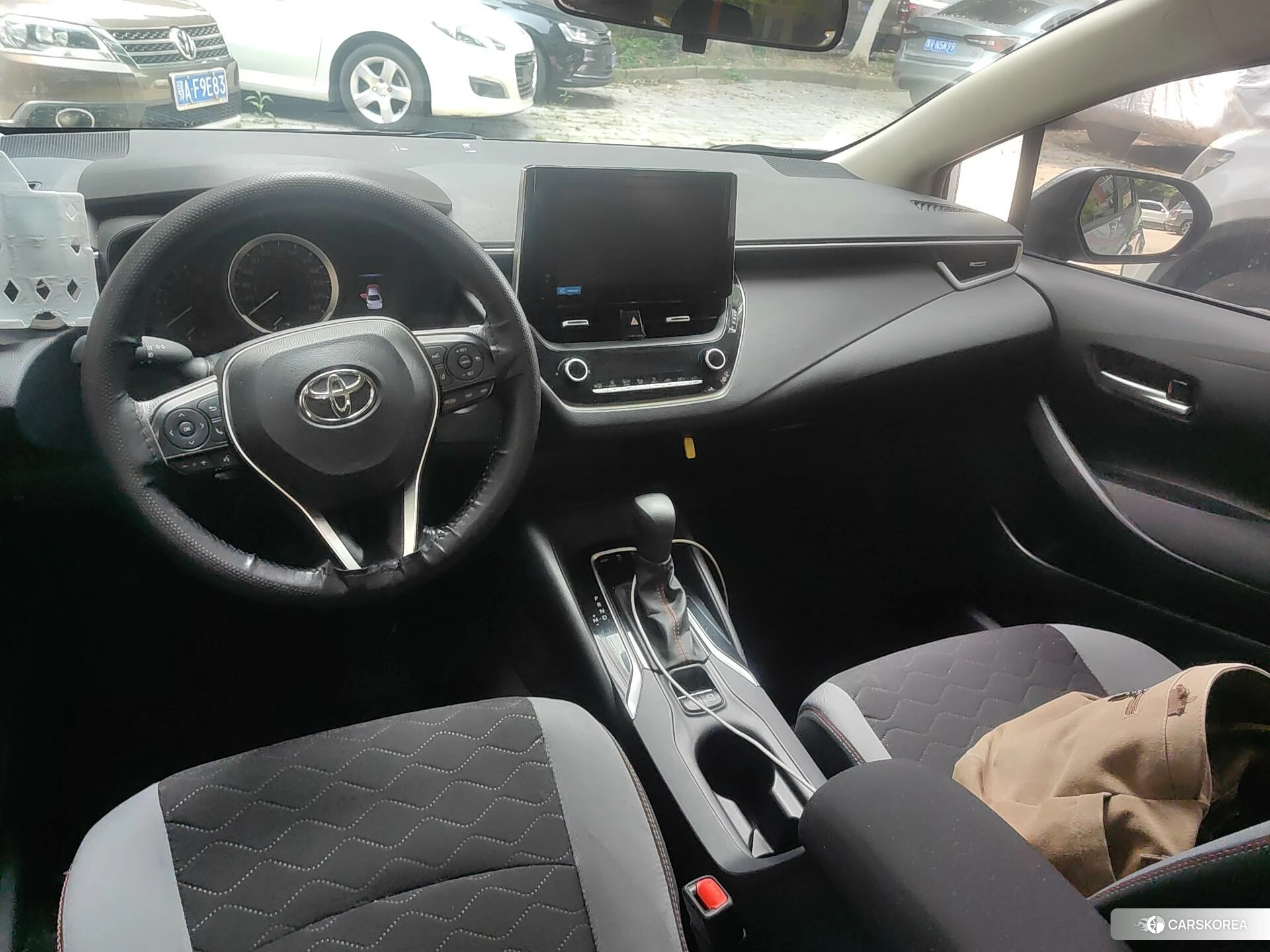 Toyota Corolla 2021 Серебристо-серый из Китая, фото 2