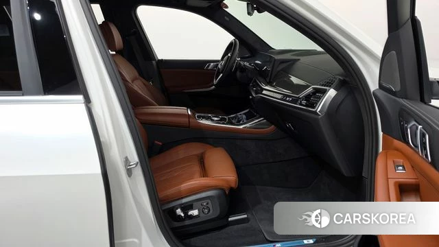 BMW X7 (G07) 2025 Белый из Кореи, фото 2