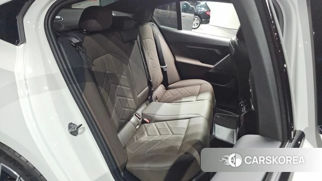 BMW 5 Series (G60) 2024 Белый из Кореи, фото 2