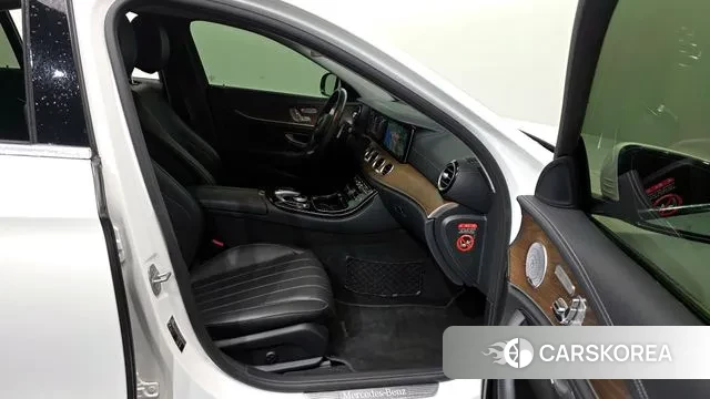 Mercedes-Benz E-Class W213 2018 Белый из Кореи, фото 2