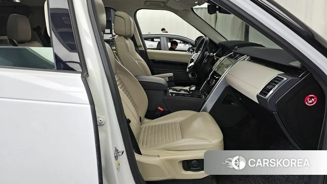 Land Rover Discovery 5 2021 Белый из Кореи, фото 2