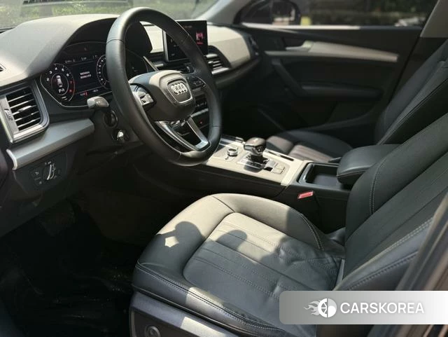Audi Q5L 2021 Черный из Китая, фото 2