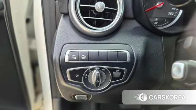 Mercedes-Benz GLC-Class X253 2019 Белый из Кореи, фото 2