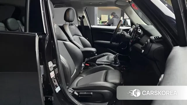 Mini Cooper 2021 Черный из Кореи, фото 2