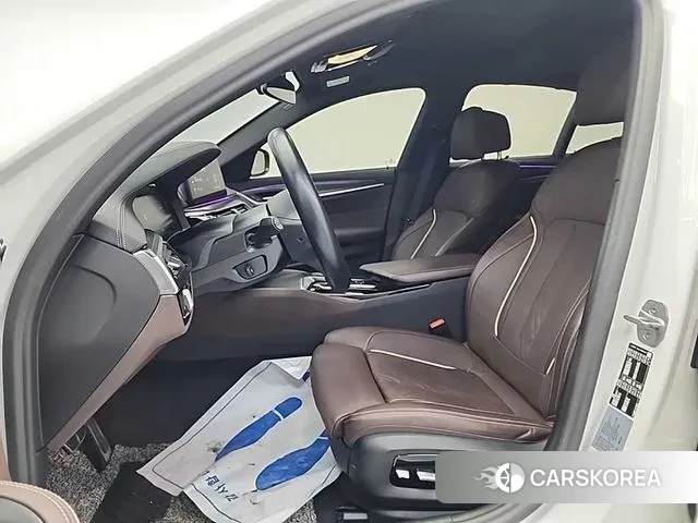 BMW 5 Series (G30) 2023 Белый из Кореи, фото 2