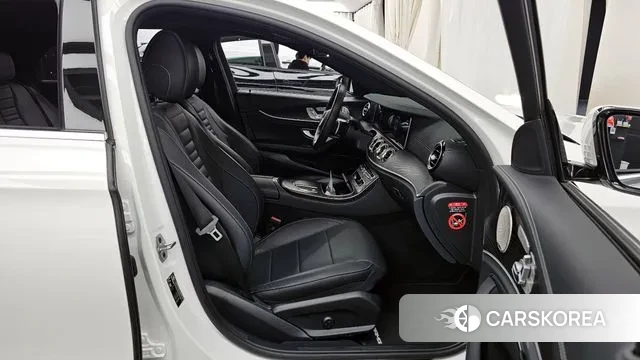 Mercedes-Benz E-Class W213 2023 Белый из Кореи, фото 2