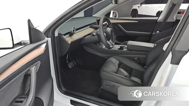 Tesla Model Y 2023 Белый из Кореи, фото 2