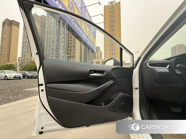 Toyota Corolla 2024 Белый из Китая, фото 2