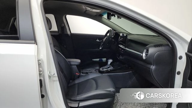 Kia The New K3 2nd generation 2024 Белый из Кореи, фото 2