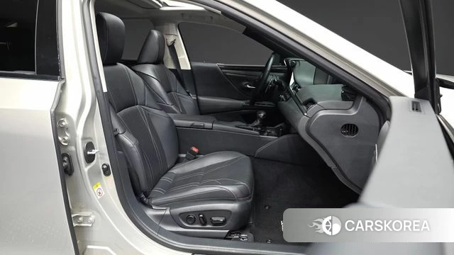 Lexus ES300h 7th generation 2018 Песочный из Кореи, фото 2