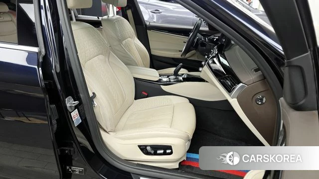 BMW 5 Series (G30) 2019 Черный из Кореи, фото 2