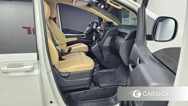 Hyundai Staria 2023 Белый из Кореи, фото 2