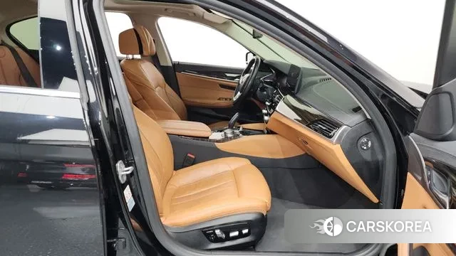 BMW 5 Series (G30) 2021 Черный из Кореи, фото 2