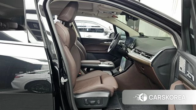 BMW 2 Series Active Tourer (U06) 2025 Черный из Кореи, фото 2