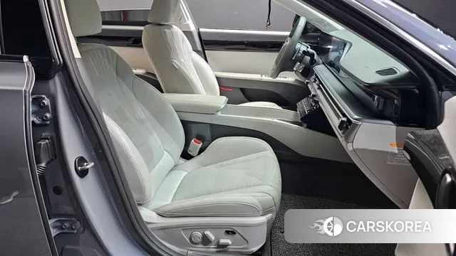 Hyundai Grandeur Hybrid (GN7) 2023 Серебристо-серый из Кореи, фото 2