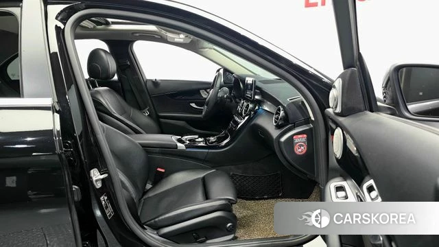 Mercedes-Benz C-Class W205 2018 Черный из Кореи, фото 2