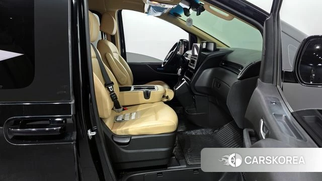 Hyundai Staria 2023 Черный из Кореи, фото 2