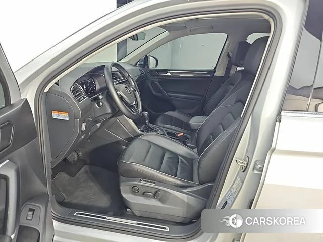 Volkswagen Tiguan second Generation 2018 Серебряный из Кореи, фото 2